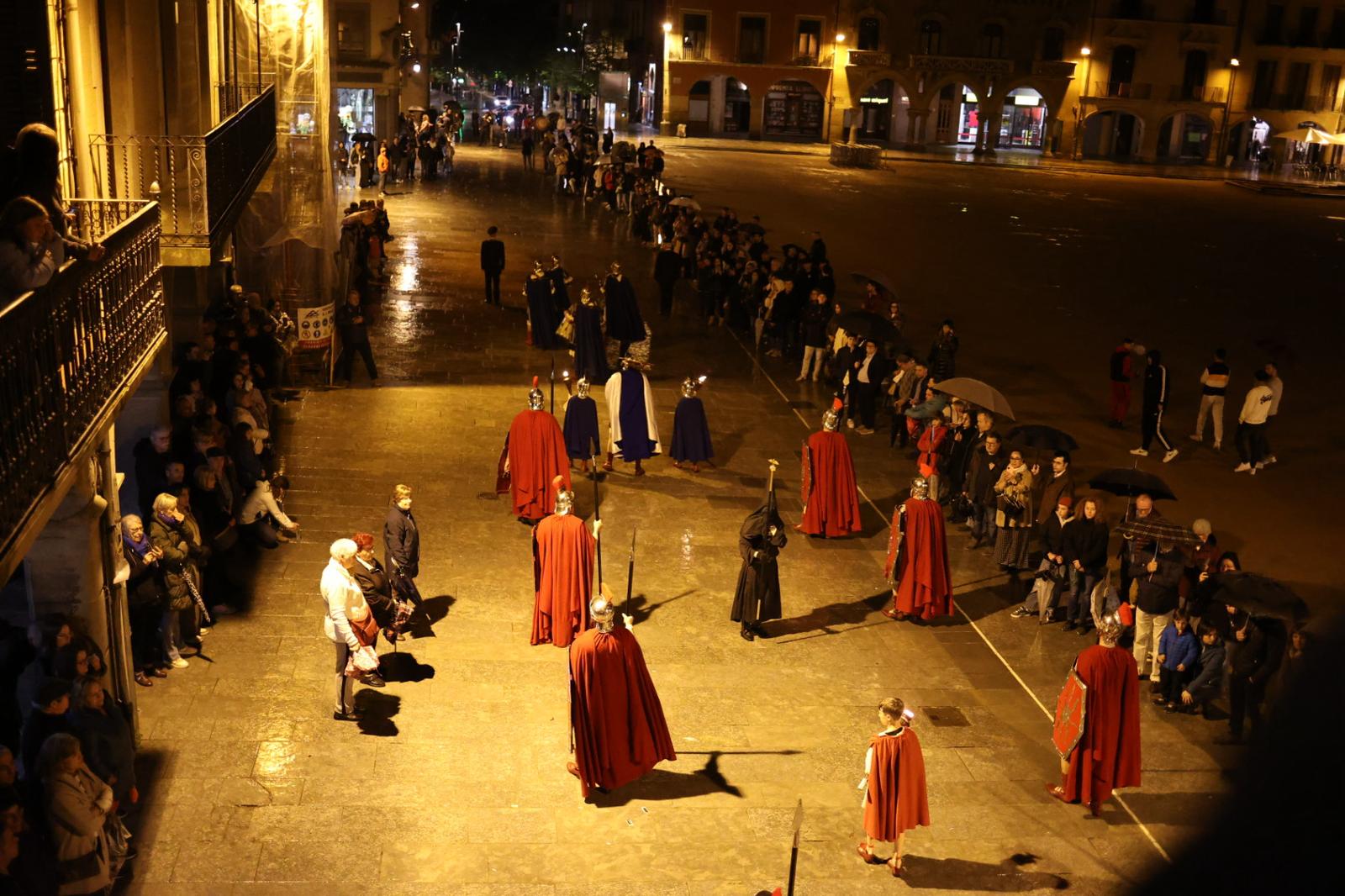 La processó dels Armats al seu pas per la plaça Major